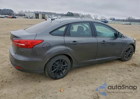 2015 Ford Focus Se z USA, uszkodzony, nr VIN 1FADP3F28FL276253